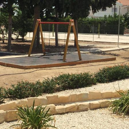 Poolside 2 Bedroom Apt, Paphos Riviera, Universal Area المظهر الخارجي الصورة