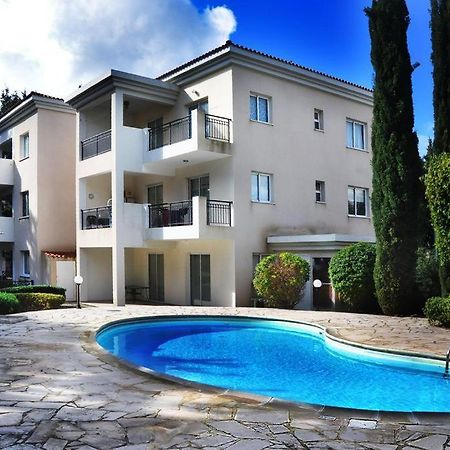 Poolside 2 Bedroom Apt, Paphos Riviera, Universal Area المظهر الخارجي الصورة
