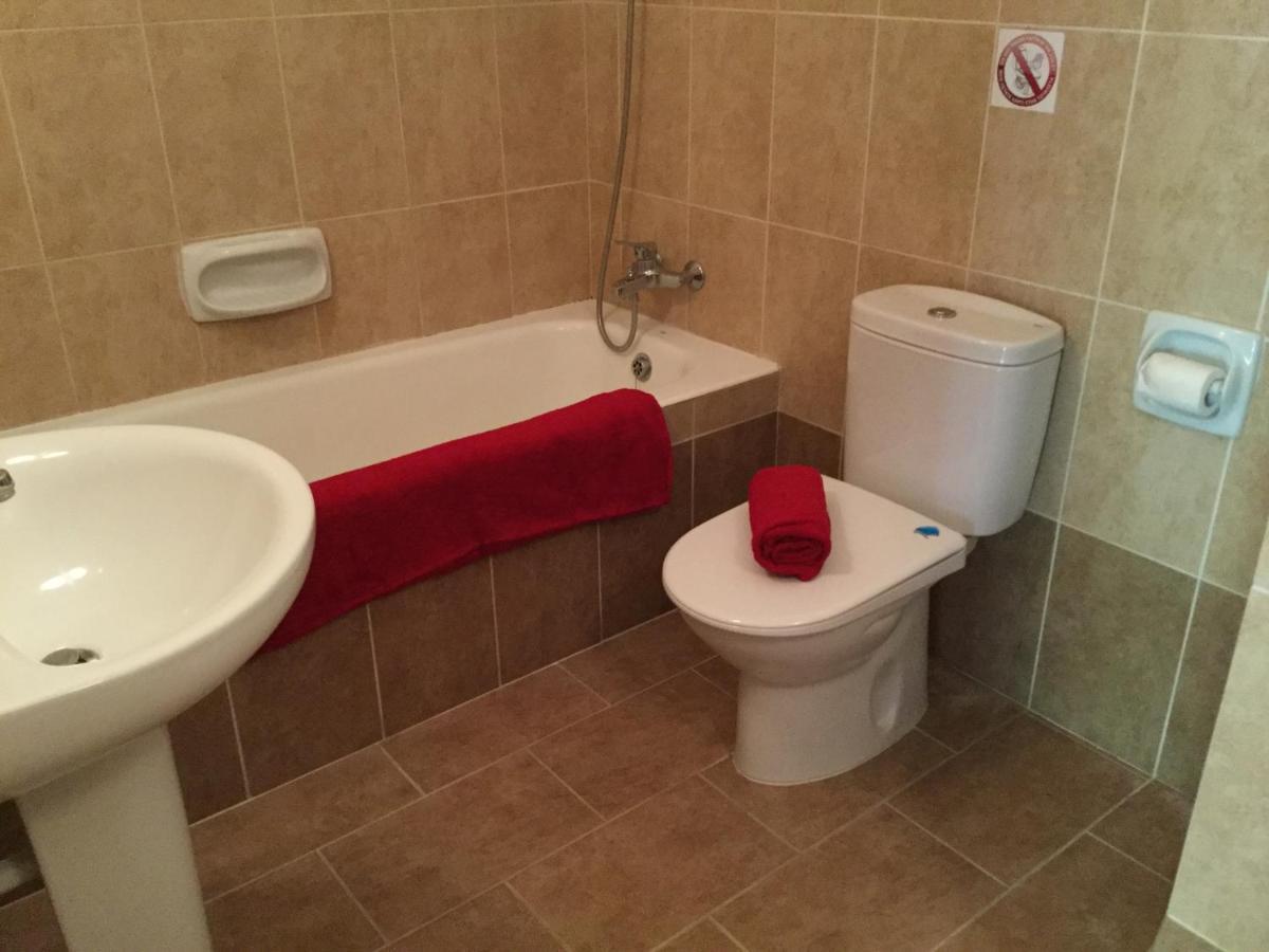 Poolside 2 Bedroom Apt, Paphos Riviera, Universal Area المظهر الخارجي الصورة