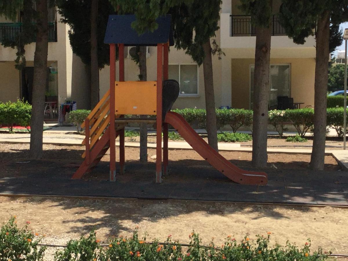 Poolside 2 Bedroom Apt, Paphos Riviera, Universal Area المظهر الخارجي الصورة
