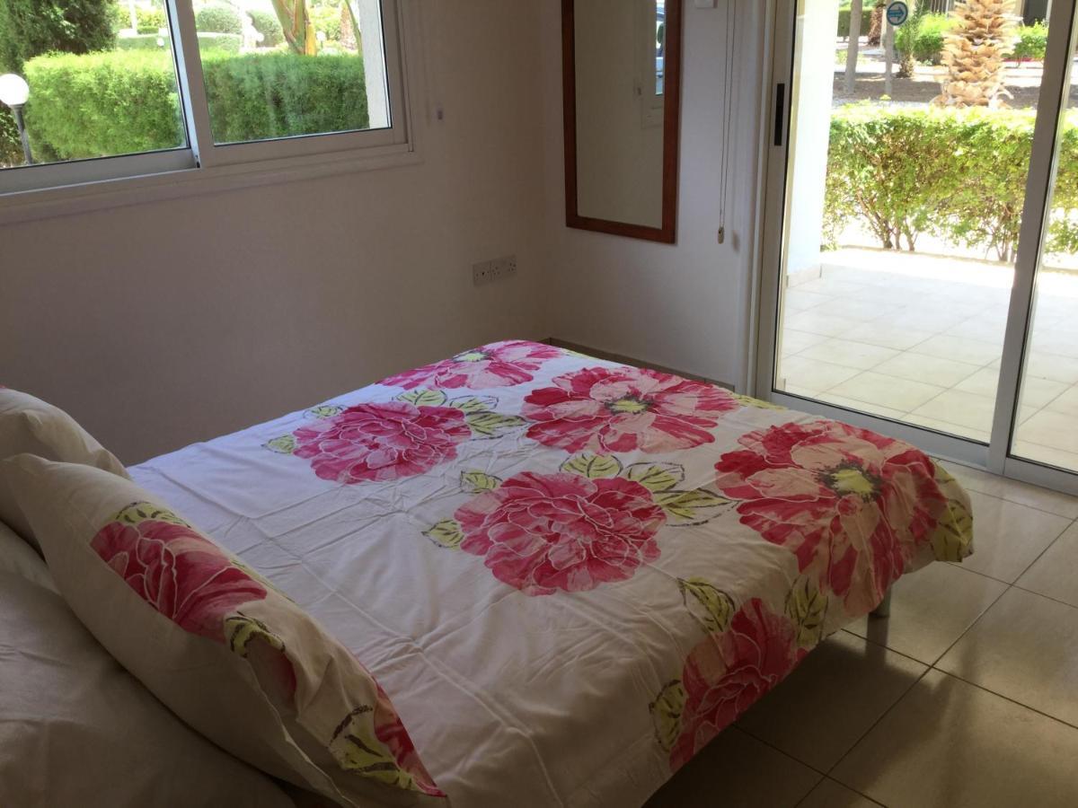 Poolside 2 Bedroom Apt, Paphos Riviera, Universal Area المظهر الخارجي الصورة