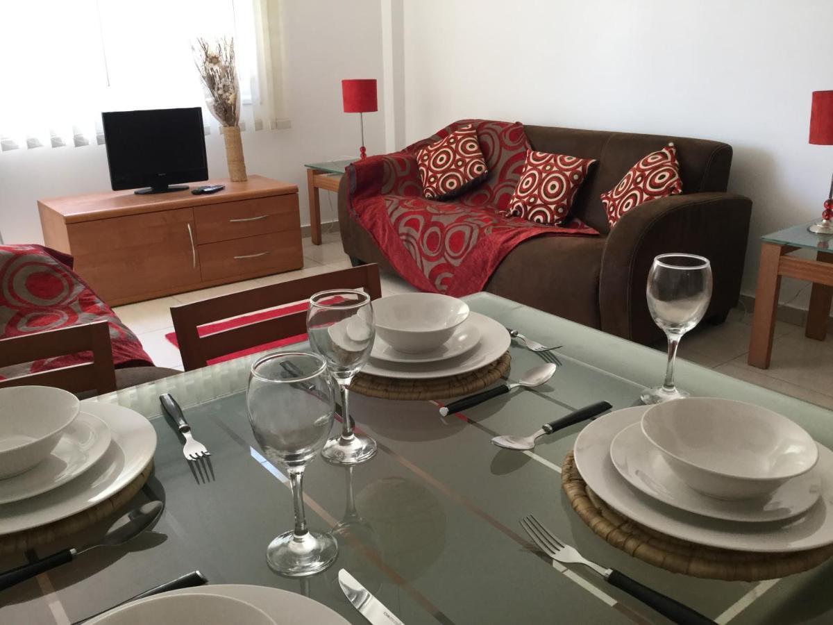 Poolside 2 Bedroom Apt, Paphos Riviera, Universal Area المظهر الخارجي الصورة