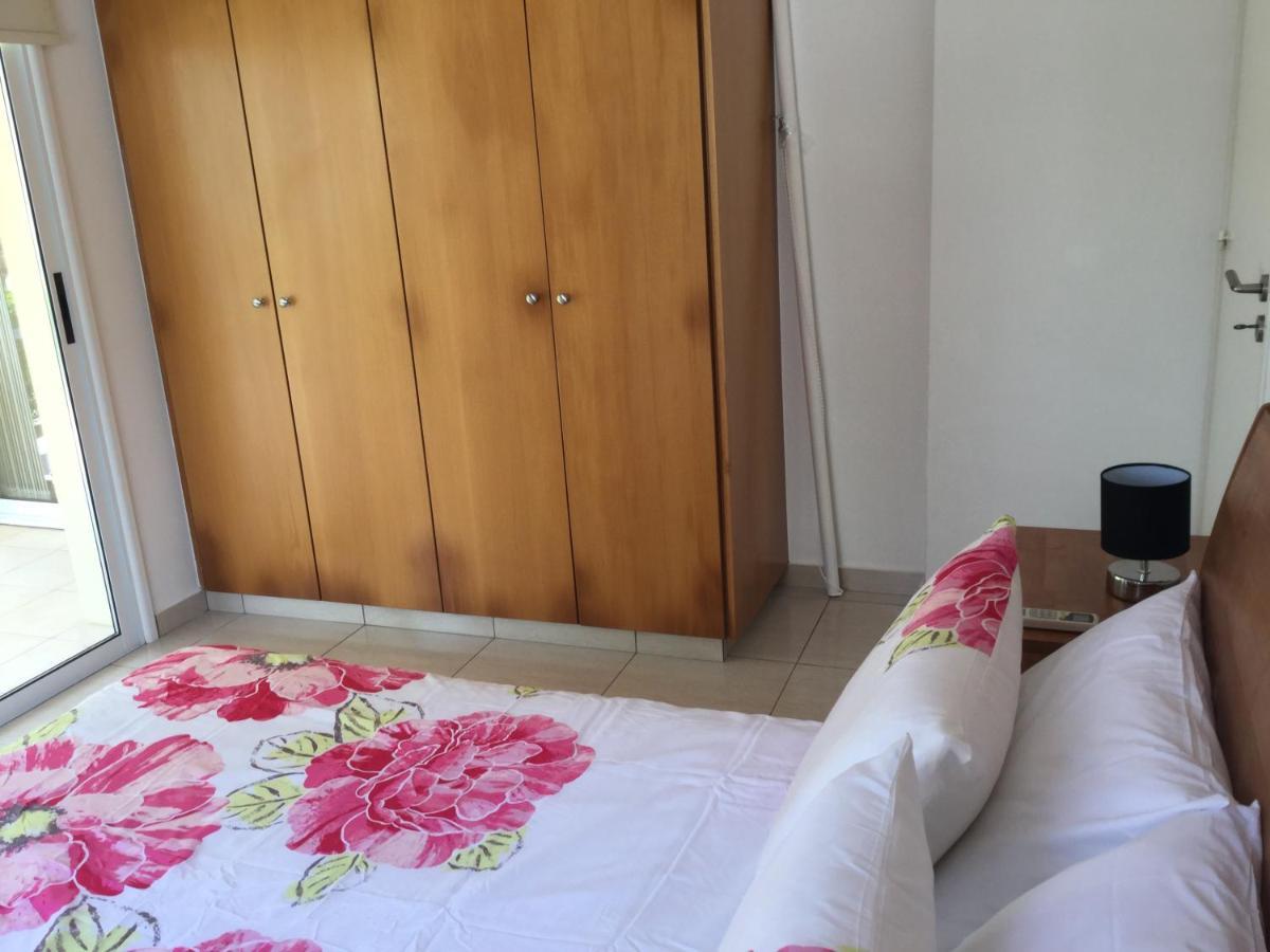 Poolside 2 Bedroom Apt, Paphos Riviera, Universal Area المظهر الخارجي الصورة
