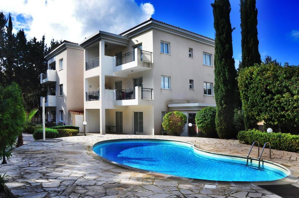 Poolside 2 Bedroom Apt, Paphos Riviera, Universal Area المظهر الخارجي الصورة